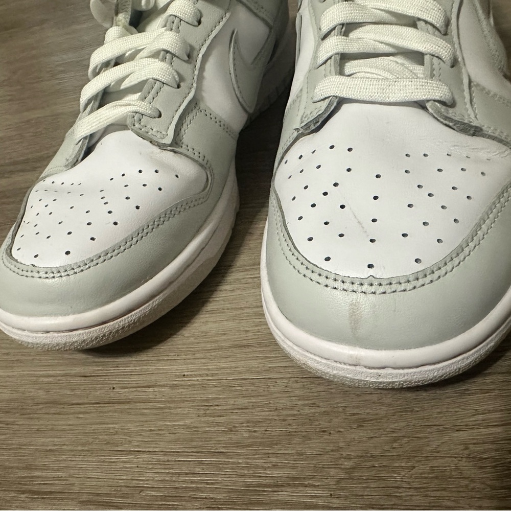Nike Low-Top White Sneakers - Picture 5 of 5